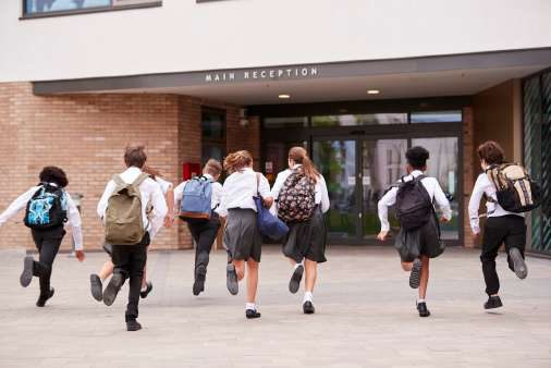 Entrada de uno de los colegios irlandeses de la red de Europaplus